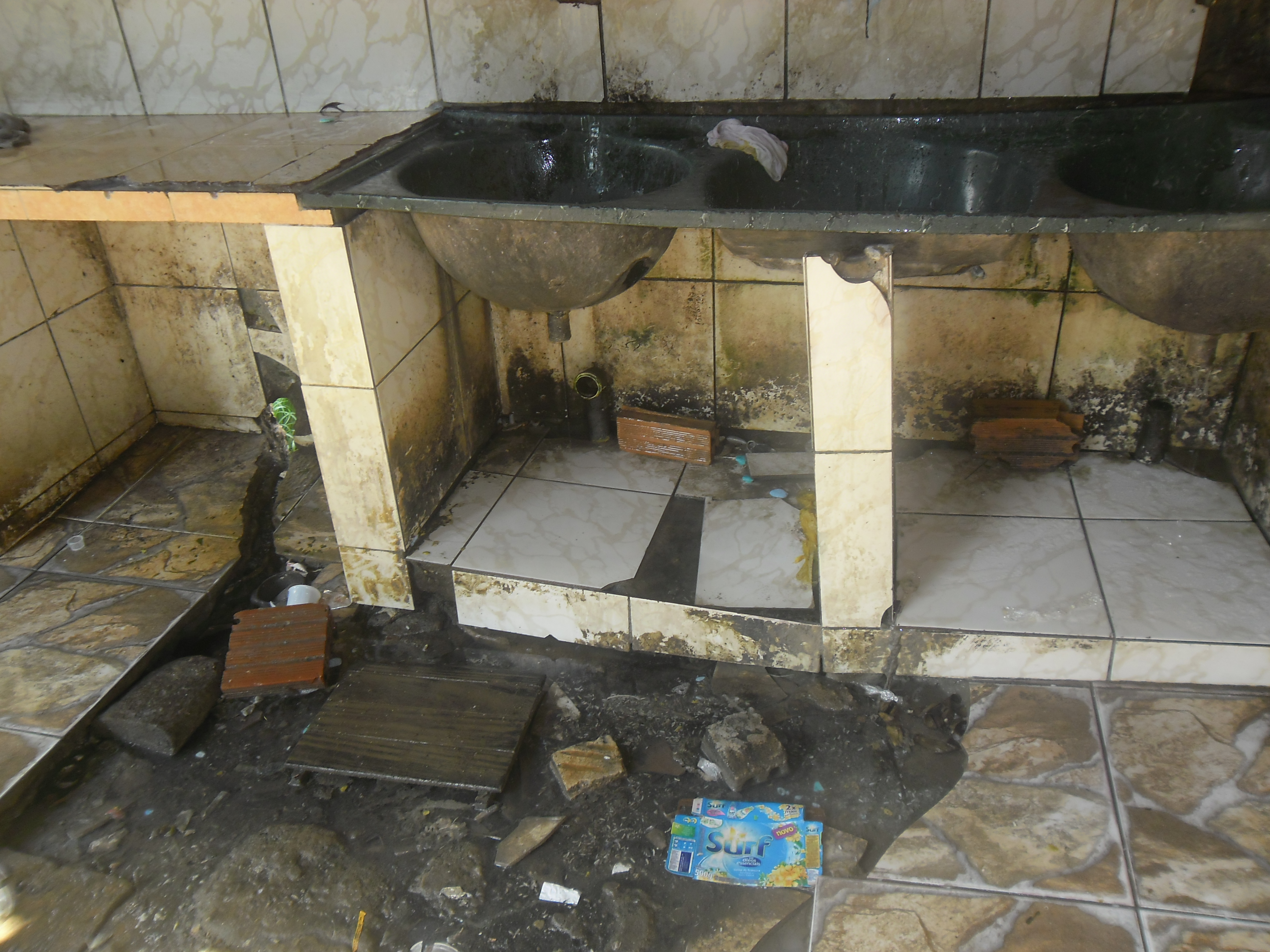 Instalações deterioradas e banheiros emporcalhados são alguns dos problemas vistos na Casai. Foto: Juma Xipaia