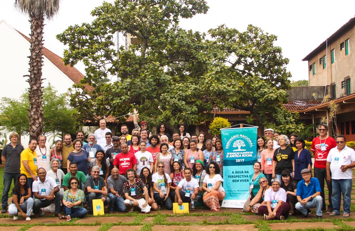 participantes do seminário “A água na perspectiva do Bem Viver”, organizado pelo Fórum de Mudanças Climáticas e Justiça Social (FMCJS) e pelo Movimento de Educação de Base (MEB)